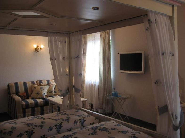 Landgasthaus Am Frauenstein Hotel Hinterweidenthal Room photo